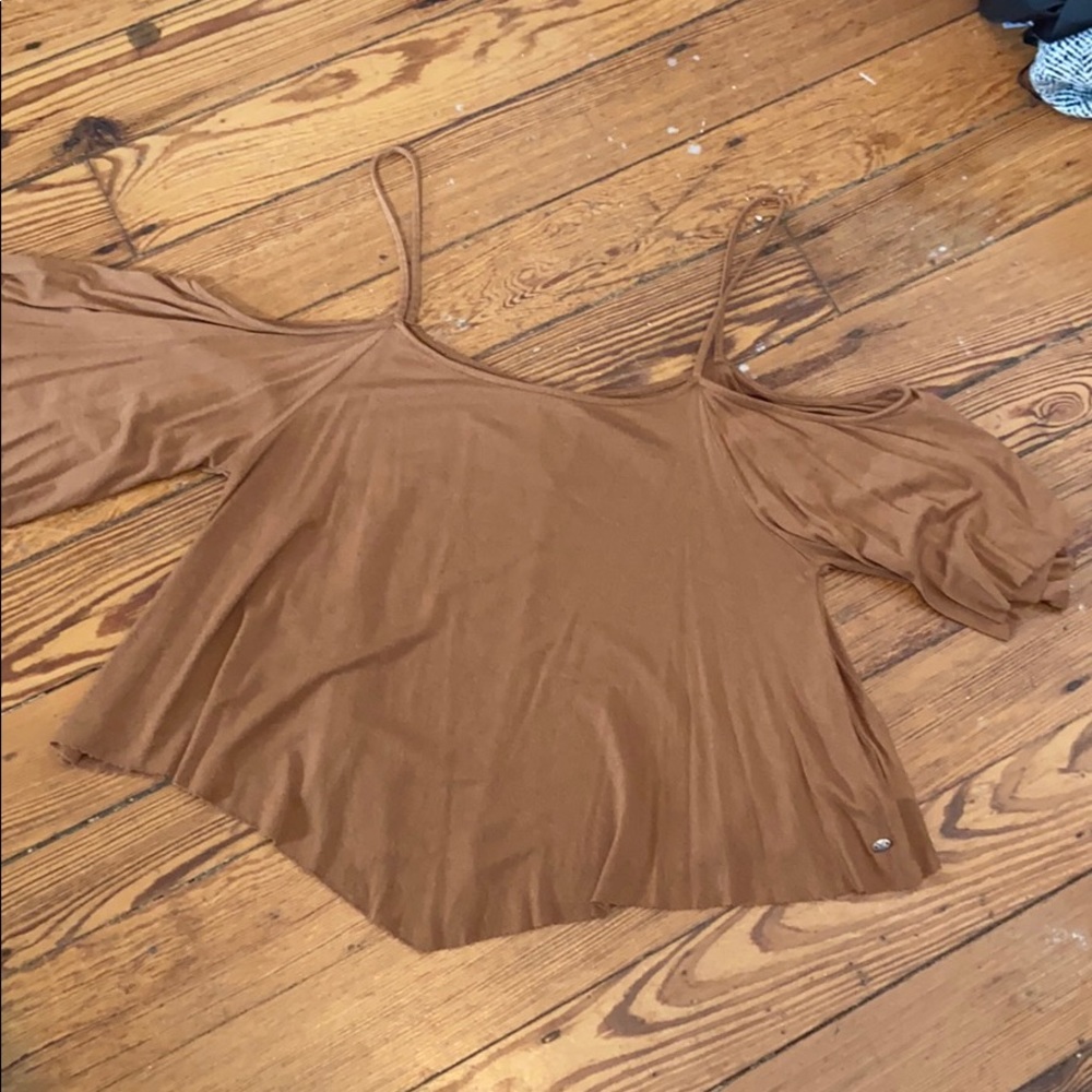 Short sleeve shoulder cut out top